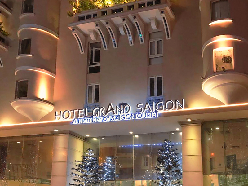 Bảng hiệu ngoài trời